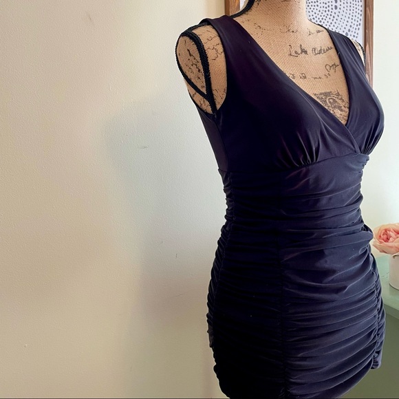 Deep Rouched V-Neck Bodycon Top - Picture 6 of 11